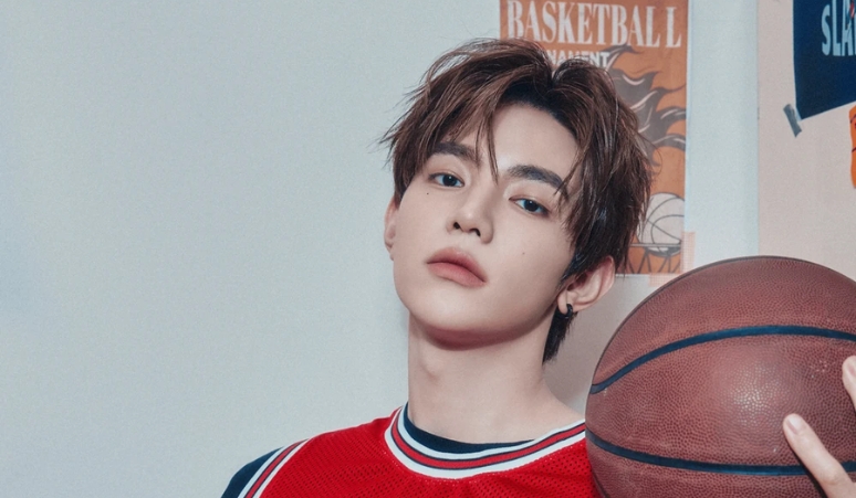 ide-pose-ala-zhang-hao-zerobaseone