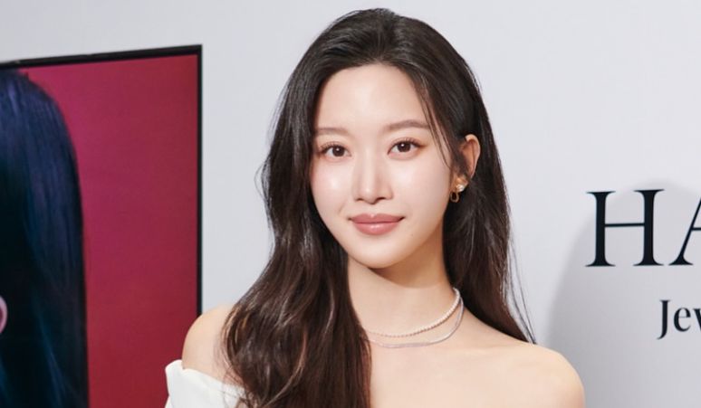 Moon-Ga-Young-Resmi-Jadi-Anggota-Hope-Bridge-Honors-Club