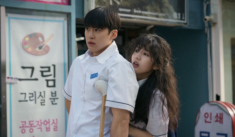 Gong-Myung-dan-Shin-Eun-Soo-Jadi-Anak-Sekolah-di-Film-Love-Untangled