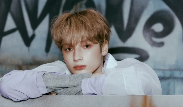 hueningkai-txt-my-hueniverse-selfie-time