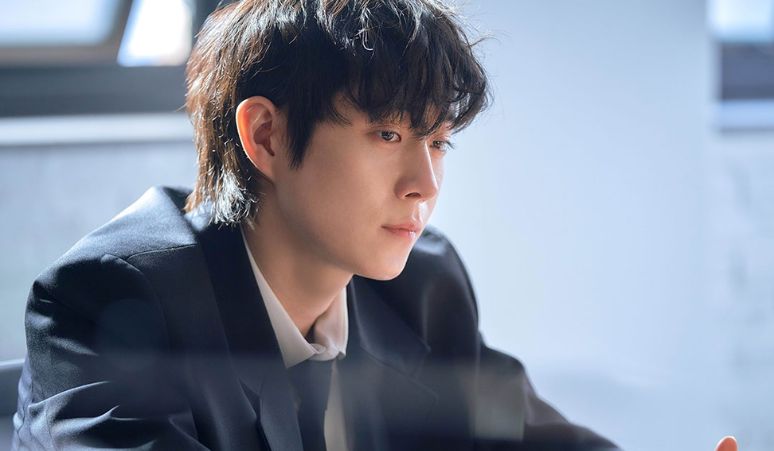 Tim-Produksi-Ungkap-Karakter-Kim-Young-Dae-di-Drama-To-The-Moon