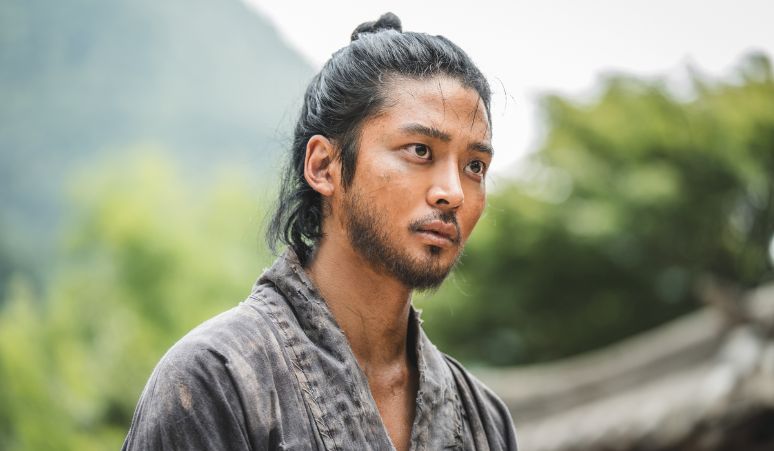 Rowoon-Ubah-Penampilan-Untuk-Perannya-di-Drama-The-Murky-Stream