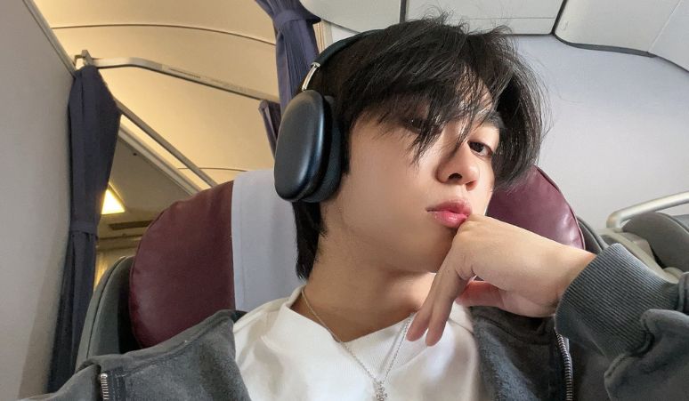 Rayakan-Ulang-Tahun-Boom-Tharatorn-Pakai-Frame-Eventnya-di-Selfie-Time