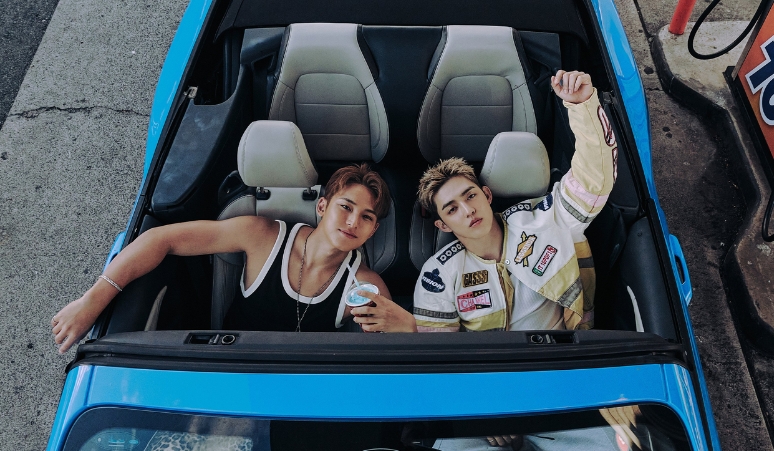 seventeen-cxm-debut-frame-event-selfie-time