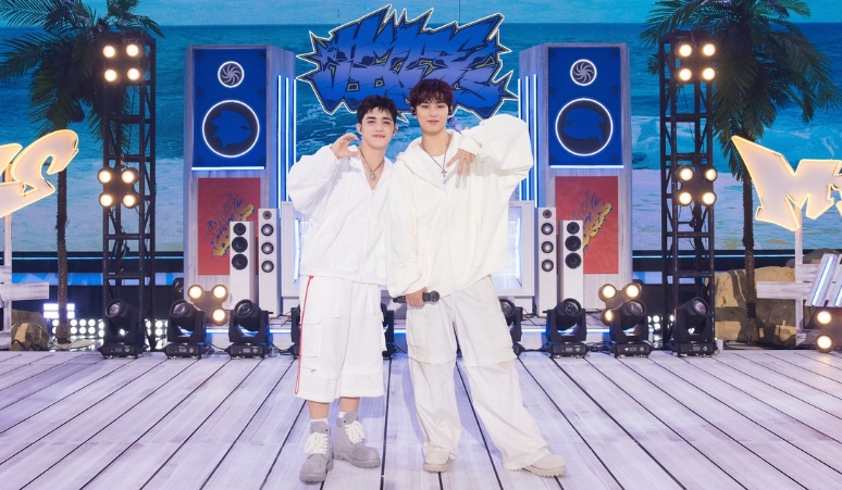 seventeen-cxm-menang-trofi-pertama-frame-event-selfie-time