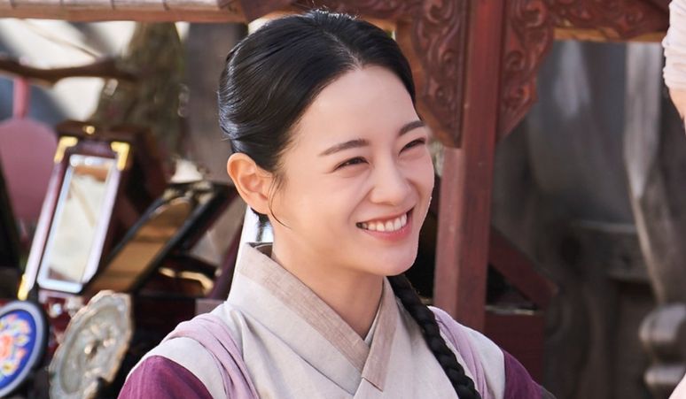 Kim-Sejeong-Belajar-Gaya-Bicara-di-Boryeong-untuk-Perannya-Dalam-Drama-Moon-River