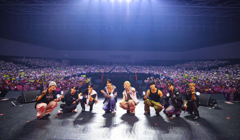 Rayakan-Debut-Anniversary-ATEEZ-Pakai-Frame-Eventnya-di-Selfie-Time