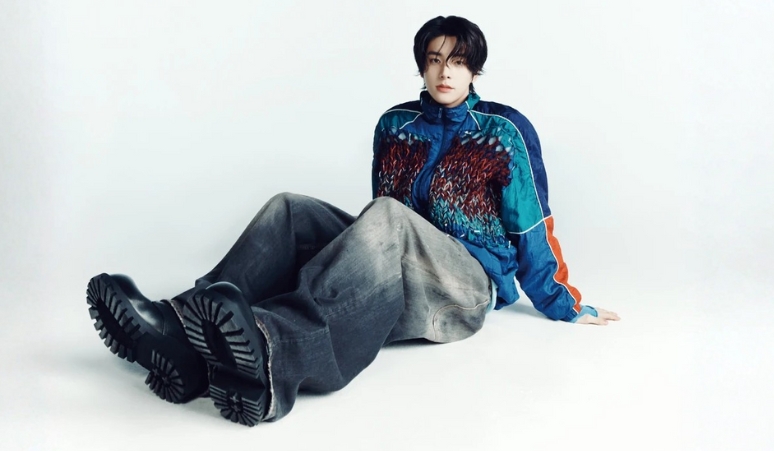 ootd-jake-enhypen-selfie-time