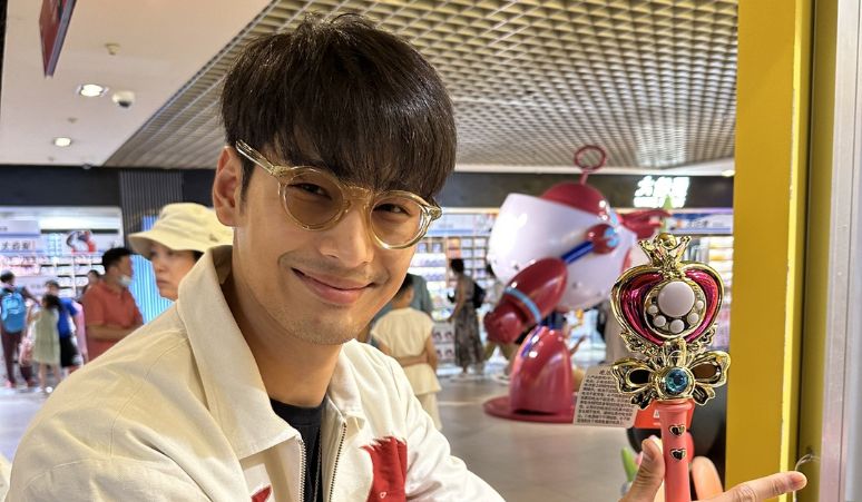 Rayakan-Penayangan-Film-Terbaru-Apo-Nattawin-Pakai-Frame-Eventnya-di-Selfie-Time