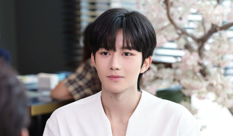 Rayakan-Ulang-Tahun-Huang-Xing-Pakai-Frame-Eventnya-di-Selfie-Time