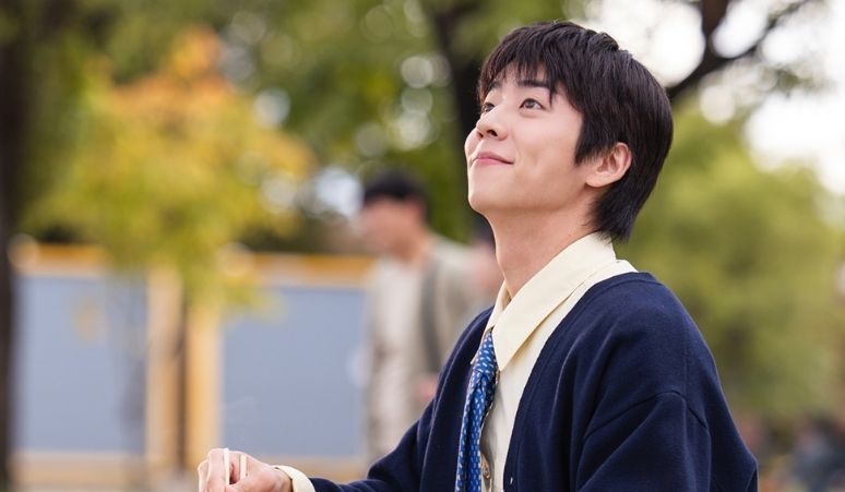 Chae-Jong-Hyep-Jadi-Animator-Terkenal-di-Drama-In-Your-Radiant-Season