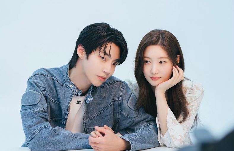 3 Ide Foto ala Hwang In Yeop dan Jung Chaeyeon, Cocok Saat bareng Pacar! 