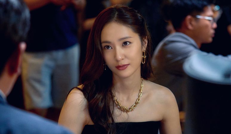 Krystal-Jadi-Putri-Keluarga-Kaya-di-Drama-Baru-Mad-Concrete-Dreams