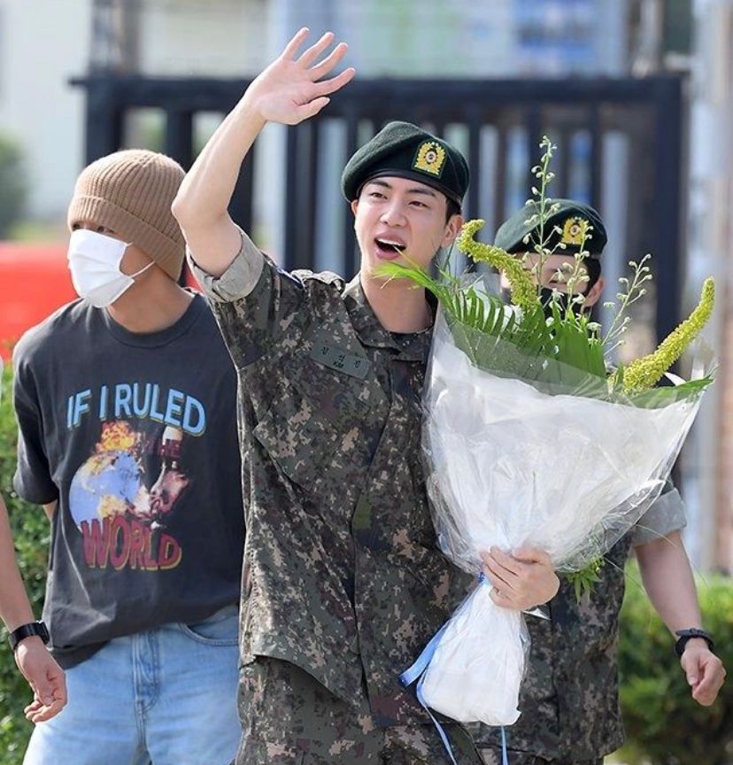 Welcome Back Oppa! Jin BTS Selesai Wamil Hari Ini