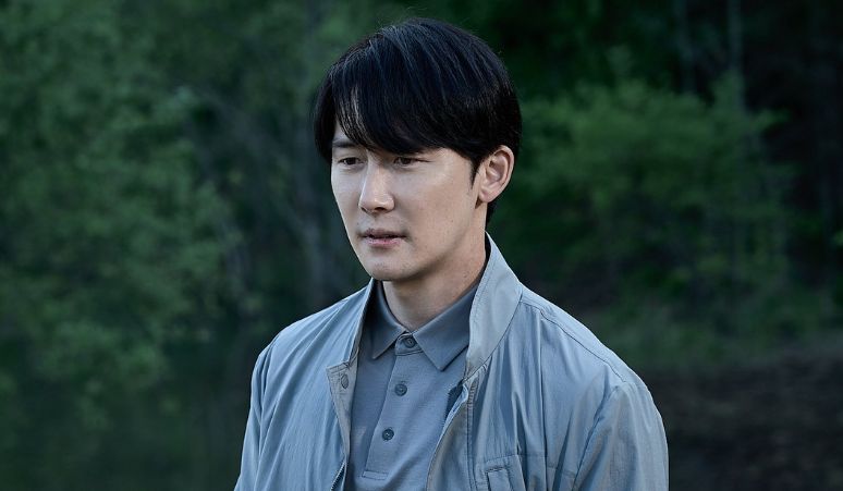 Kim-Jun-Han-Jadi-Sosok-Misterius-di-Salmokji-Whispering-Water