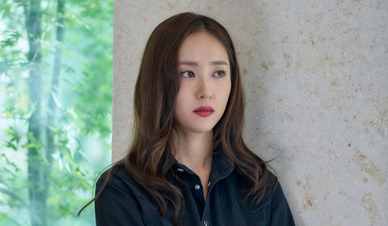 Krystal Berikan Alasan Bintangi Drama “Mad Concrete Dreams”