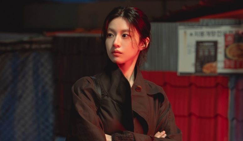 Go-Youn-Jung-Jadi-Produser-di-Drama-We-Are-All-Trying-Here