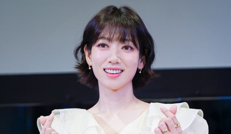 Park-Shin-Hye-Berikan-Donasi-untuk-Keluarga-Orang-Tua-Tunggal