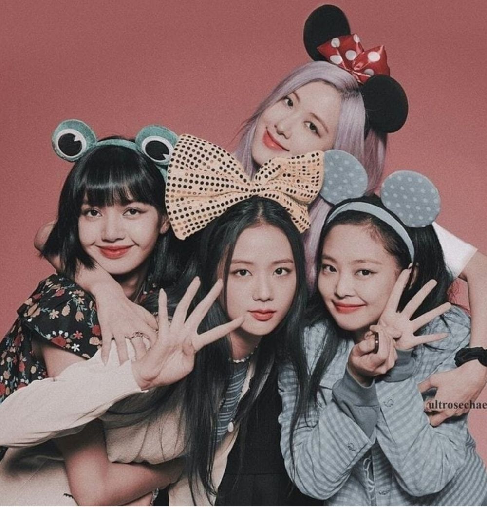 Ide pose untuk 4 Orang Ala BLACKPINK, Cocok untuk Kamu Foto di Selfie Time!