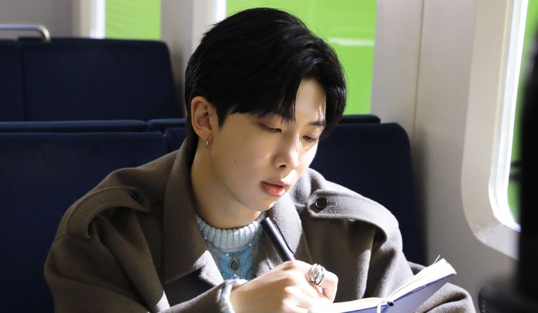 RM-BTS-Berikan-Dukungan-Perilisan-Katalog-Seni-Korea