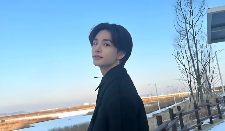 Rayakan-Ulang-Tahun-Hyunjin-STRAY-KIDS-di-Selfie-Time-dengan-Frame-Event-Spesial