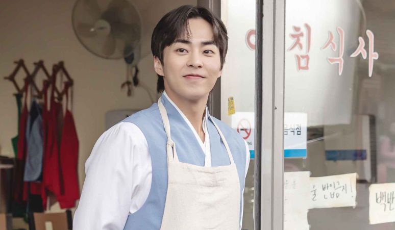 Xiumin-EXO-Belajar-Masak-di-Rumah-Untuk-Perannya-di-Drama-Heo-Diner