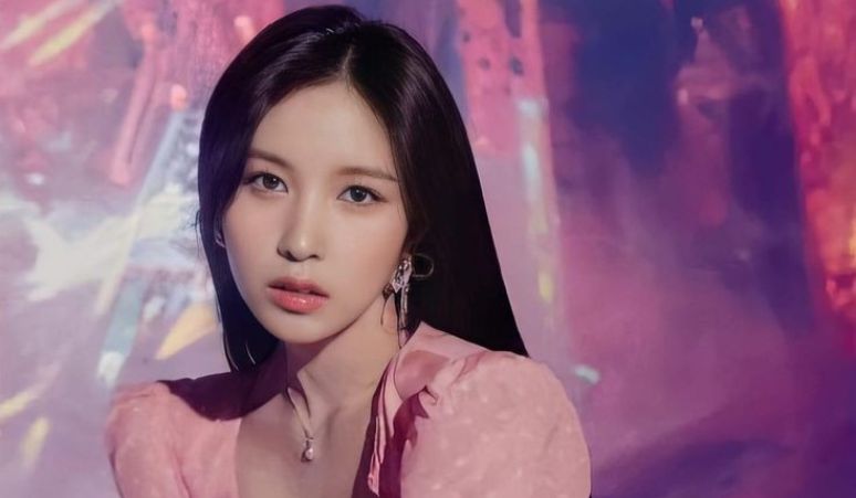 Fakta-Mina-TWICE-Perjalanan-Karier-Hingga-Dijuluki-Black-Swan