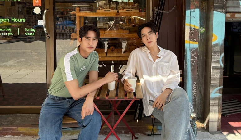 Ossan-s-Love-Thailand-Tamat-Yuk-Rayakan-Bareng-di-Selfie-Time