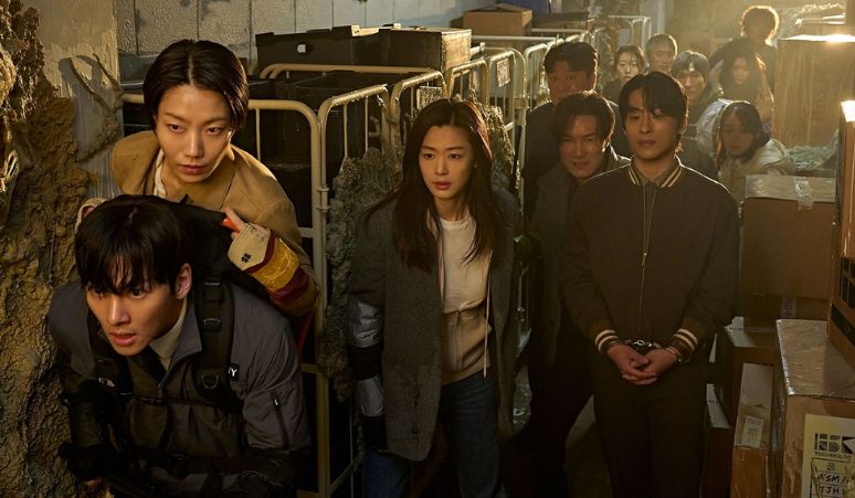 Perjuangan-Jun-Ji-Hyun-dan-Ji-Chang-Wook-Melawan-Zombie-di-Colony