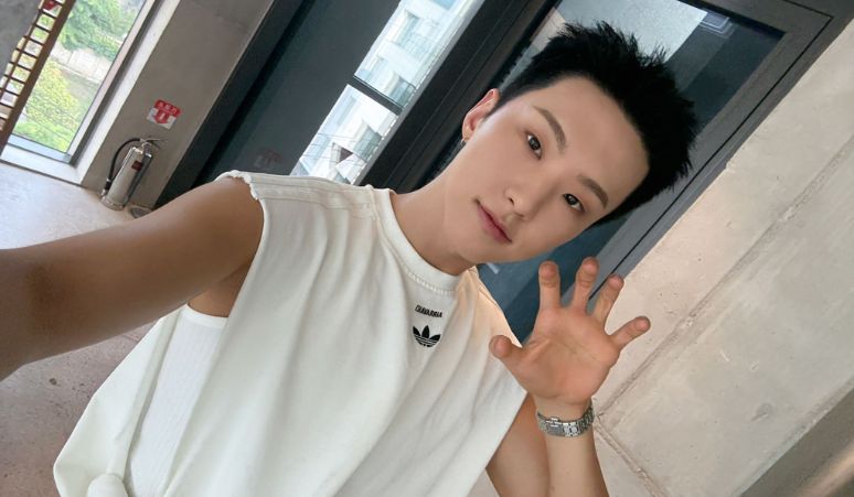hoshi-seventeen-berikan-sumbangan-untuk-pembangunan-sekolah