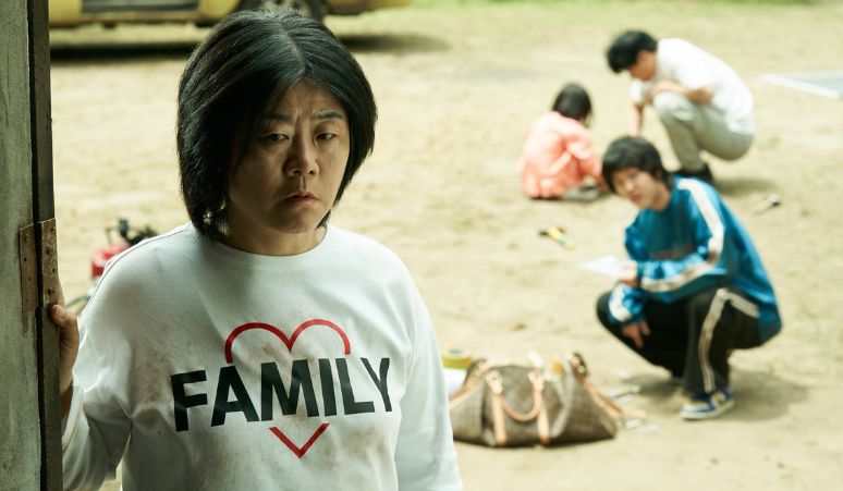 lee-jung-eun-lakukan-balas-dendam-di-film-the-journey-to-gyeongju