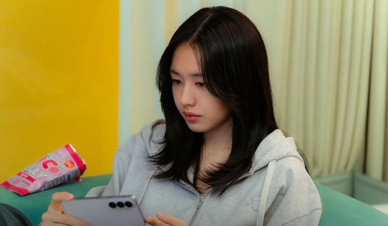 Ahn Eun Jin Jadi Sutradara Film di “A Love Other Than Yours”