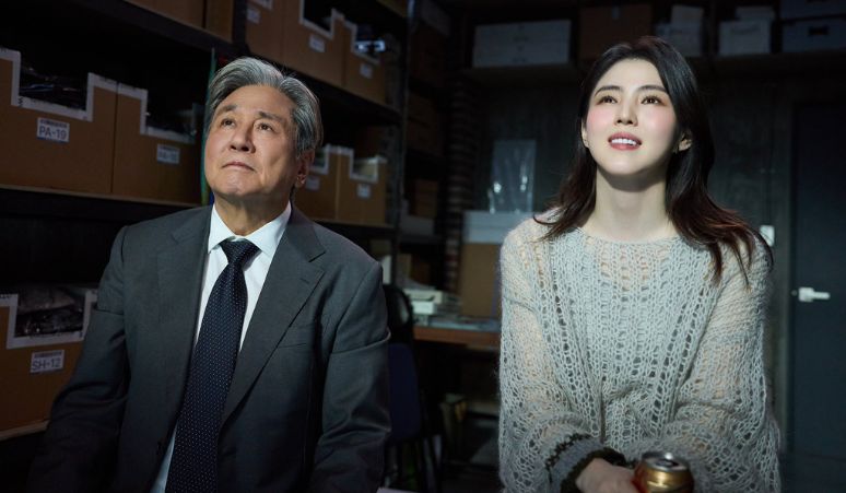 Chemistry Choi Min Sik dan Han So Hee di Film “The Intern”