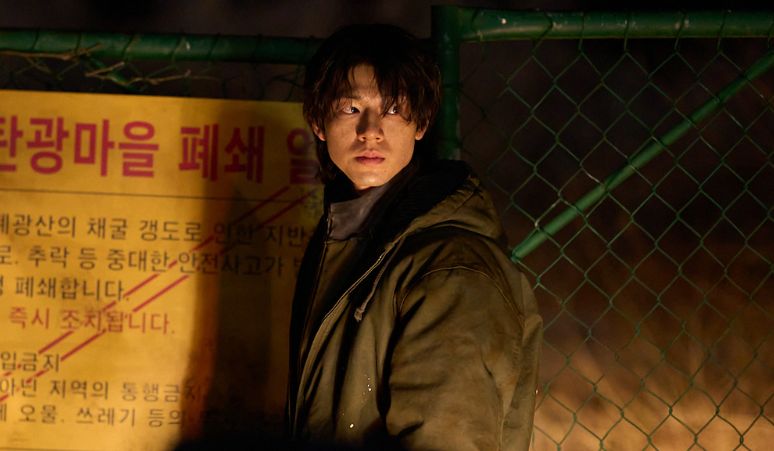 bae-hyeon-seong-jadi-korban-hilang-di-film-paradise-lost