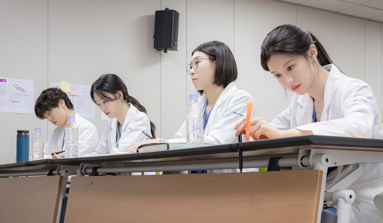 Kreator-Shin-Won-Ho-Berikan-Spoiler-Untuk-Drama-Resident-Playbook