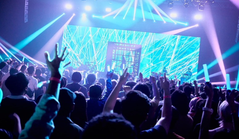 Fanmade-Frame-Ado-Special-Live-Shinzou-in-Cinema-Kini-Hadir-di-Selfie-Time