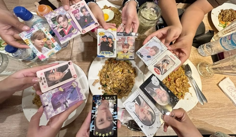 Tren-Photocard-Date-di-Kalangan-K-Pop