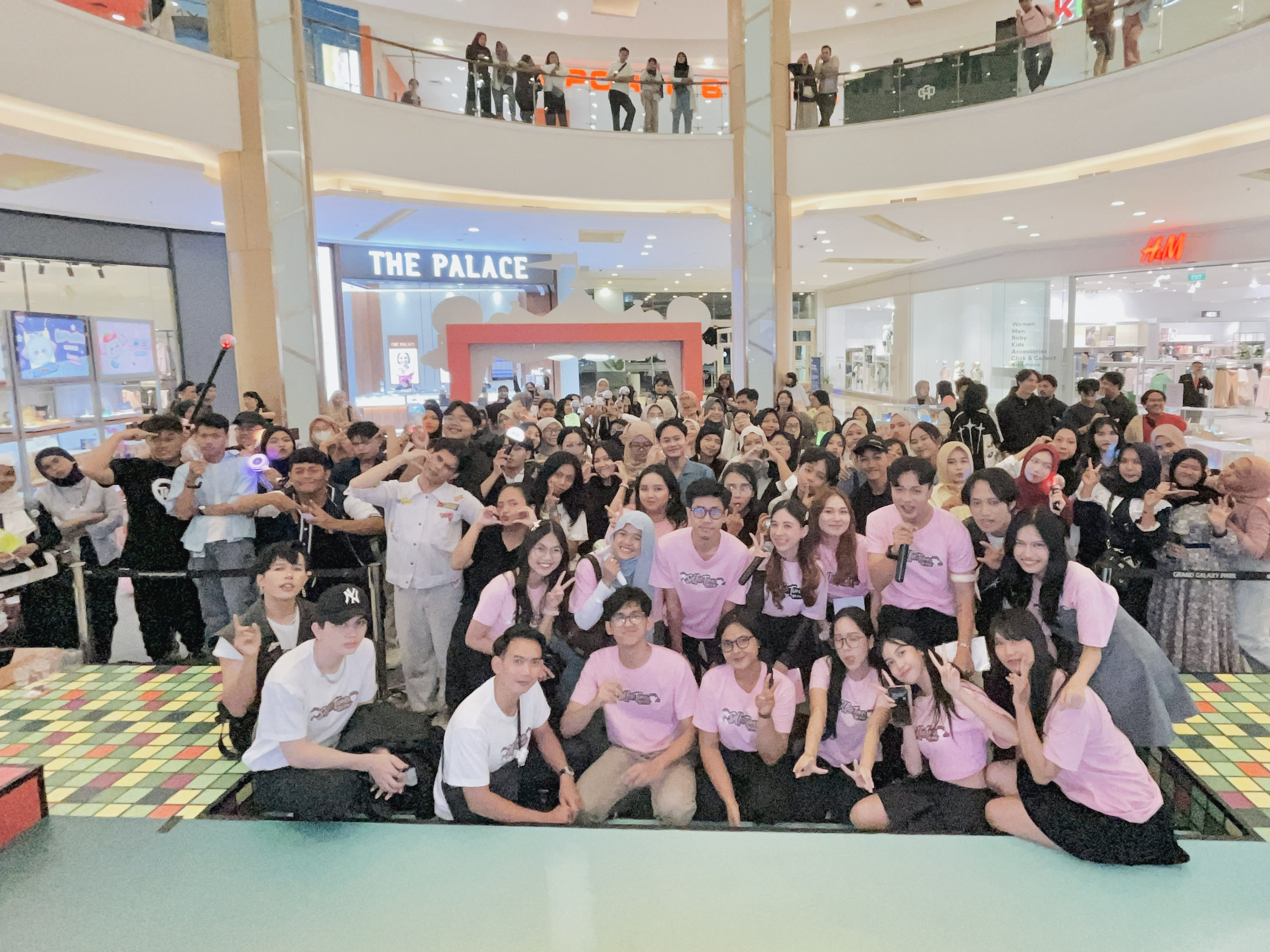 Keseruan-Selfie-Time-Noraebang-Party-di-Grand-Galaxy-Park