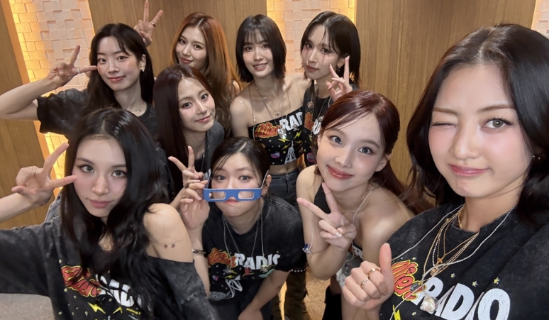 Bikin-Konser-di Seoul-Coldplay-Pilih-TWICE-Jadi-Bintang-Tamu