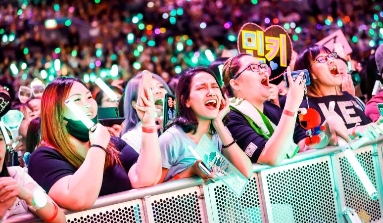 5-Ide-Pose-Favorit-Saat-Nonton-Konser-K-Pop