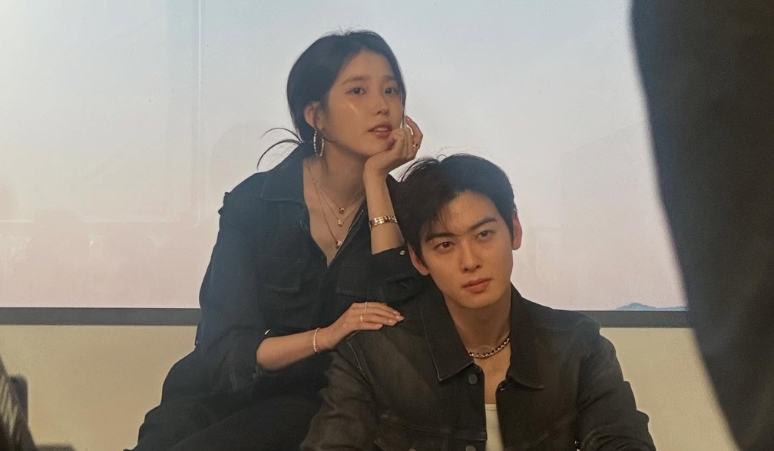 Visual-Sempurna-Ini-3-Fakta-IU-dan-Cha-Eun-Woo
