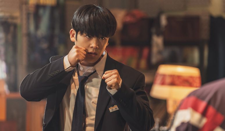Lee-Jung-Ha-Latihan-Adegan-Aksi-Untuk-Karakternya-di-Drama-ONE-High-School-Heroes