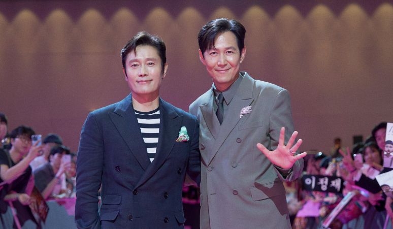 Lee-Jung-Jae-dan-Lee-Byung-Hun-Tunjukkan-Hubungan-Penuh-Emosional-di-Drama-Squid-Game-3