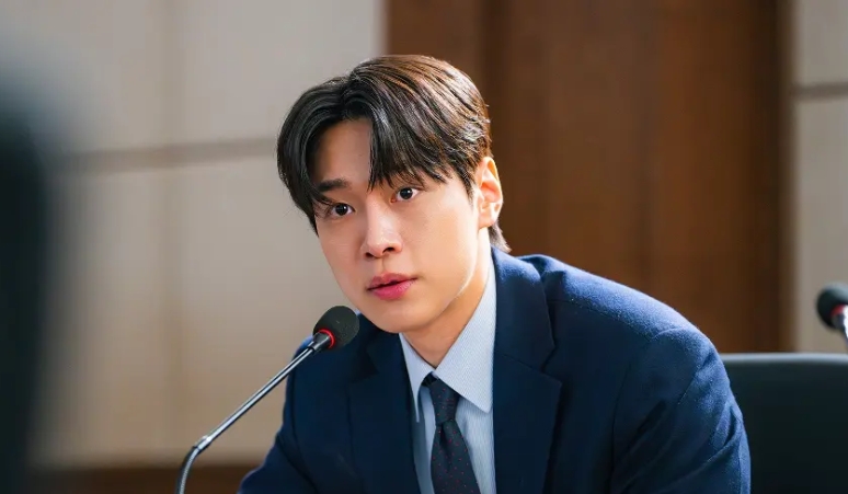 Mantan-Dokter-Kang-You-Seok-Jadi-Pengacara-di-Drama-Law-and-The-City