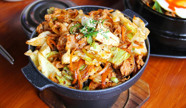 Mengenal-Tradisi-Mukbang-Kenapa-Bisa-Populer-di-Indonesia