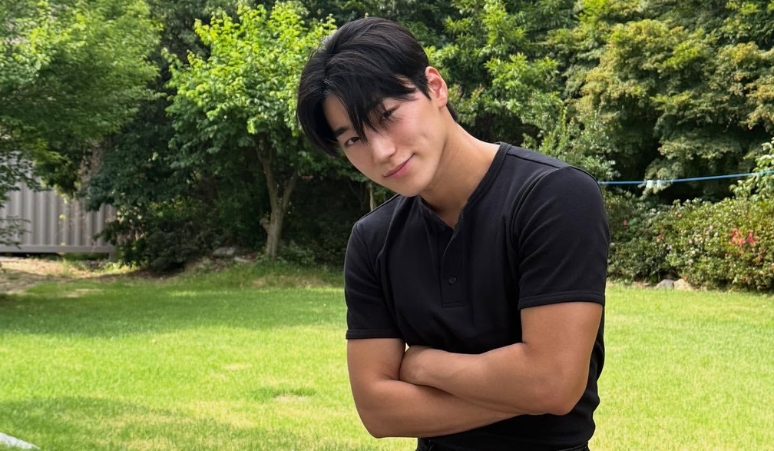 rayakan-ulang-tahun-san-ateez-selfie-time